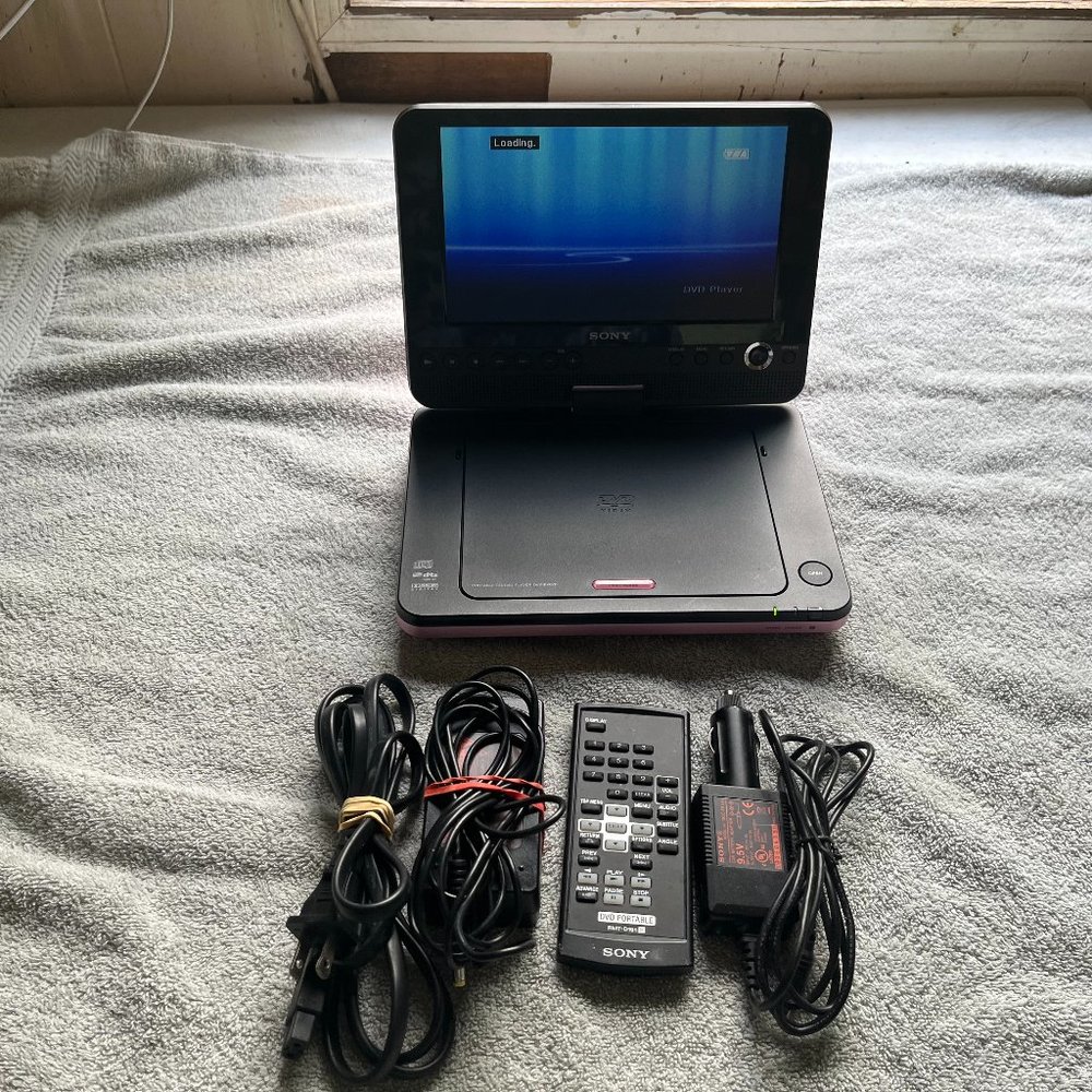 Sony Dvp-fx820/Pink Portable Dvd Player With 8 Inch Screen